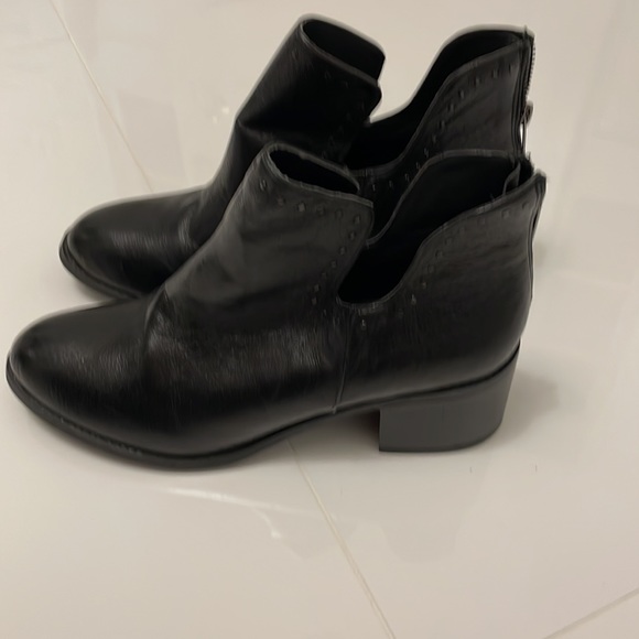 Steve Madden Digits Studded Leather Block Heel Ankle Boots - Picture 3 of 9